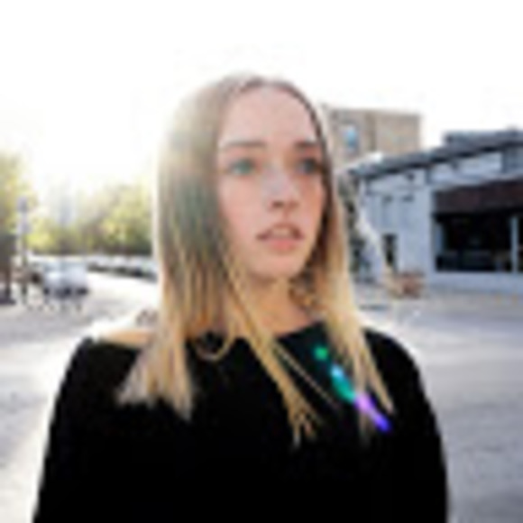 Meet your Posher, Traci - Picture 1 of 1